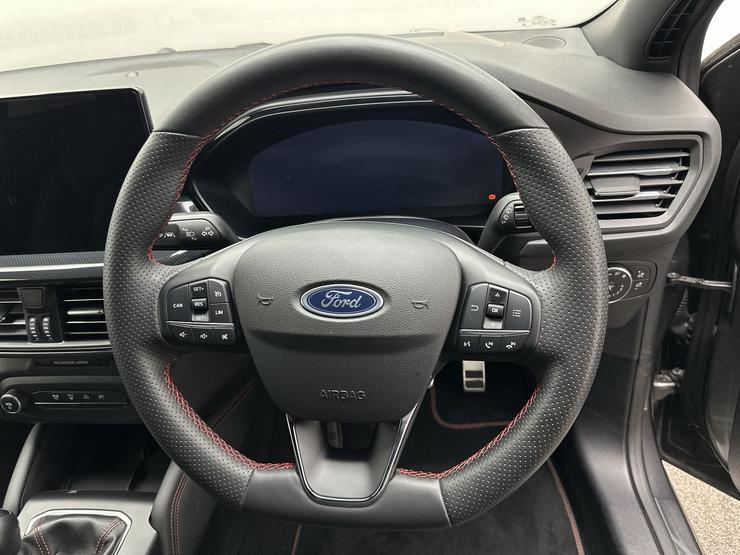 Ford Focus Photo spincar-1e394378805738a844c4c35d1dcc80de80c1f6dc.jpg