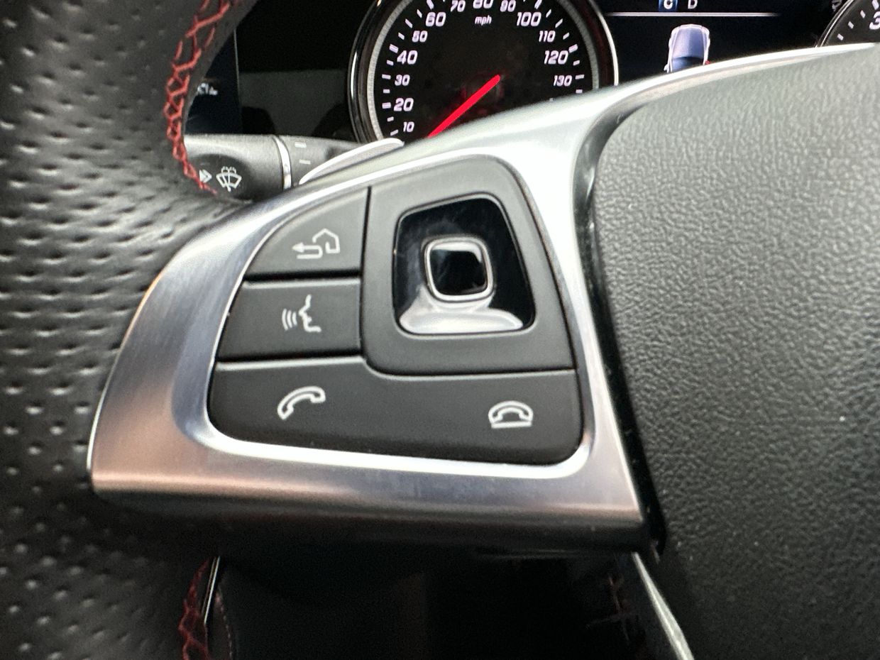 Mercedes-Benz E CLASS Photo 11