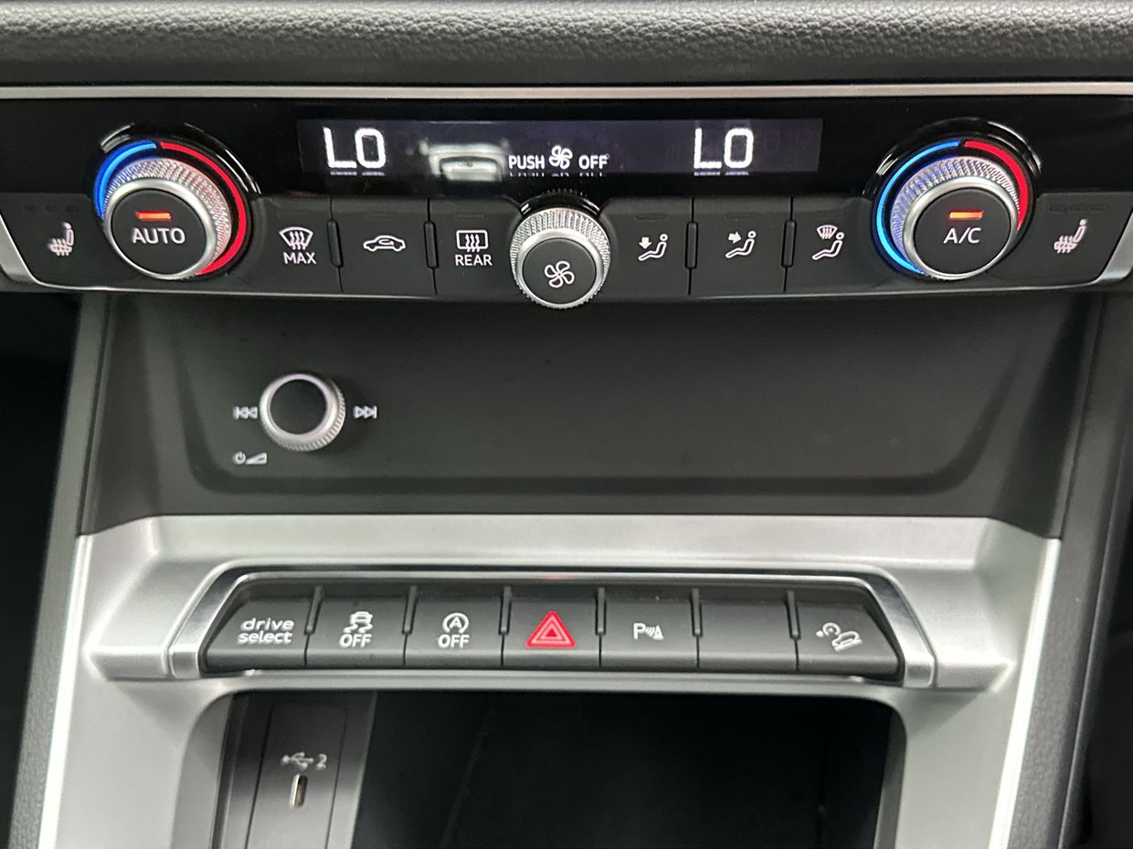 Audi Q3 Photo 13
