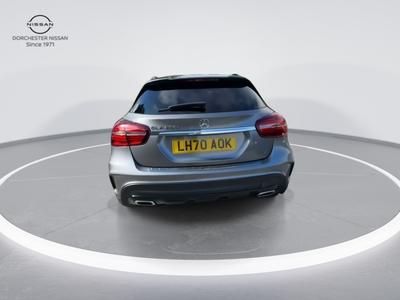 Mercedes-Benz GLA Photo 8