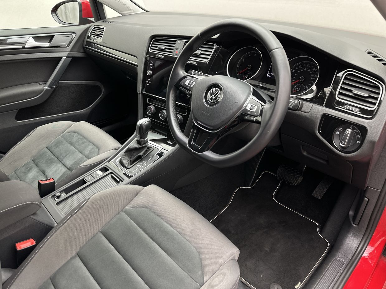 Volkswagen GOLF Photo 16