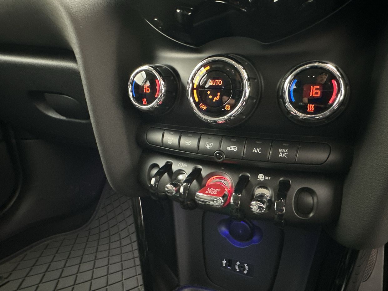 MINI Cooper Photo 13