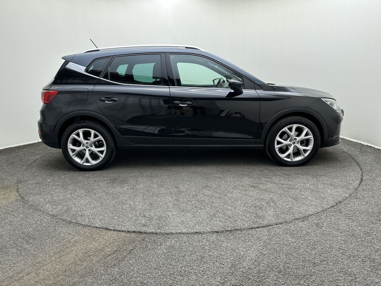 SEAT ARONA Photo 8