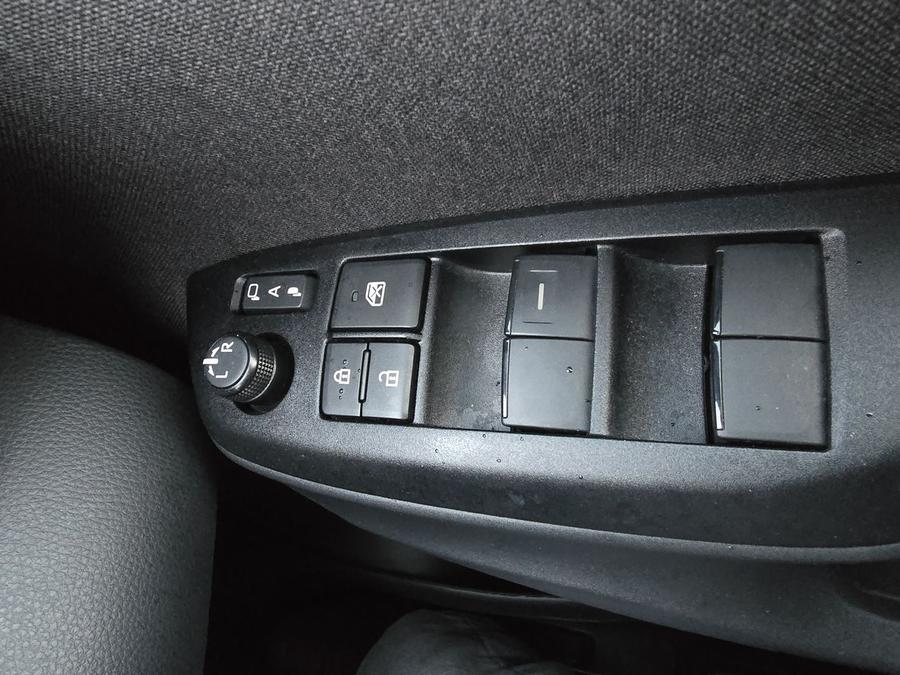 Mazda Mazda2 HYBRID Photo spincar-29c1ed415b8a7ba7c438d6bb92aab32e6e14c591.jpg