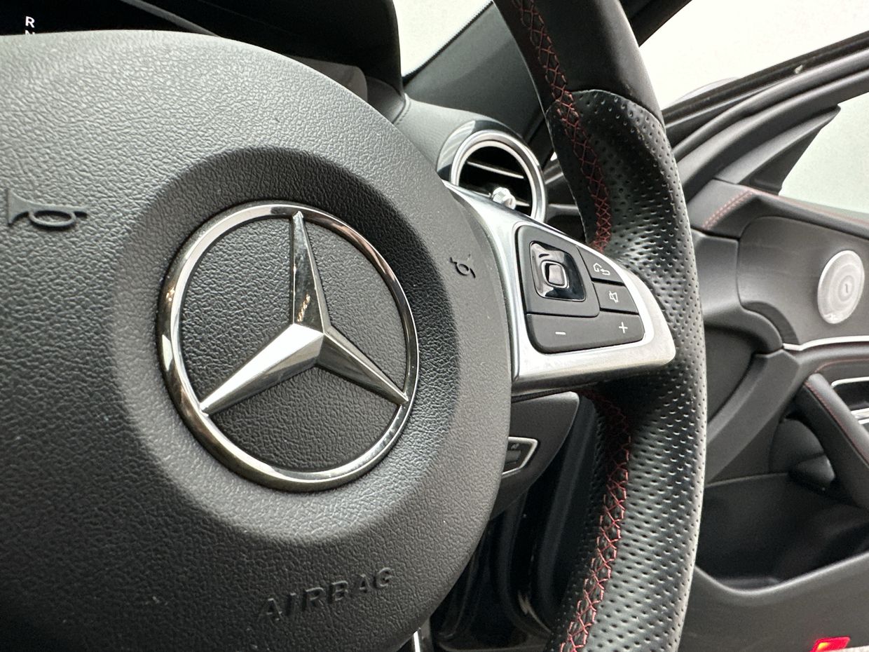 Mercedes-Benz E CLASS Photo 26