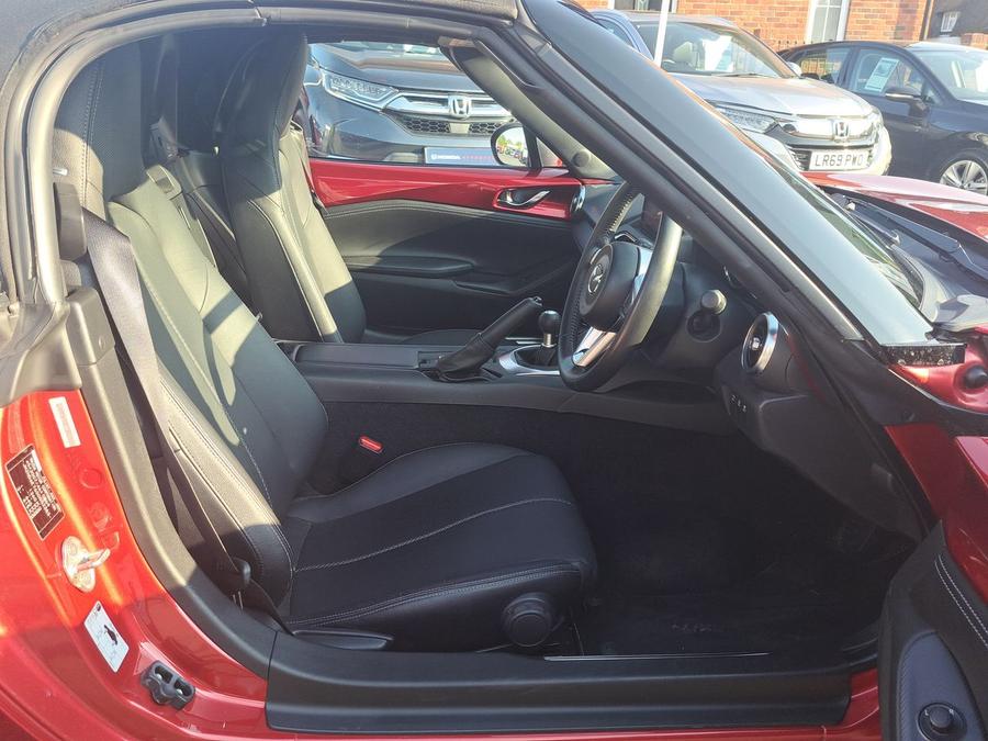 Mazda MX-5 Photo spincar-2b7f56d4f75dae0f8500b76b92e9aa3a38f5d72a.jpg