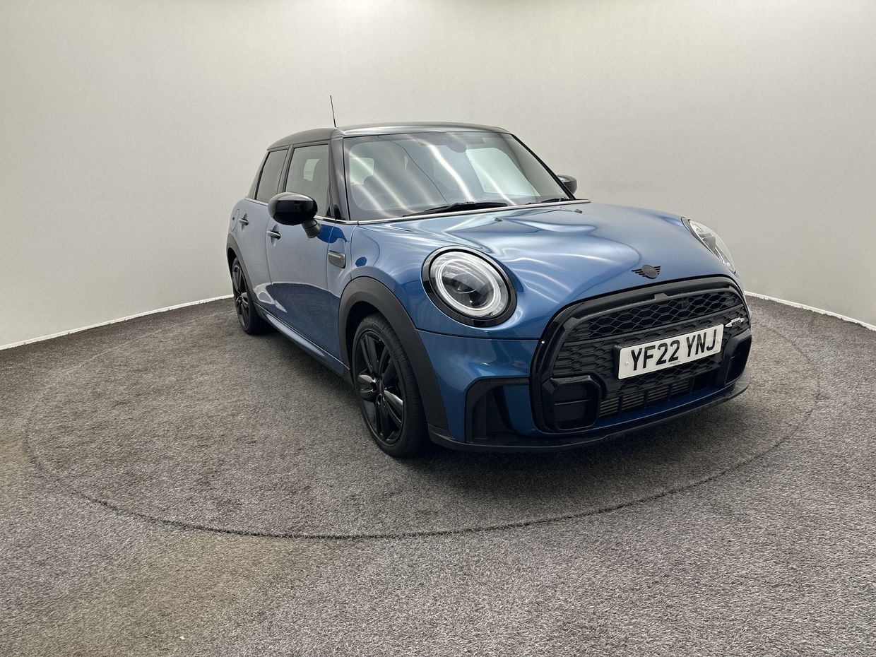 MINI HATCHBACK Photo 1