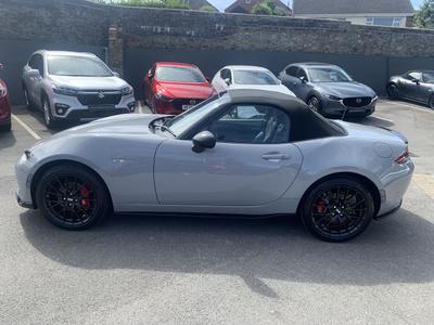 Mazda MX-5 Photo 16