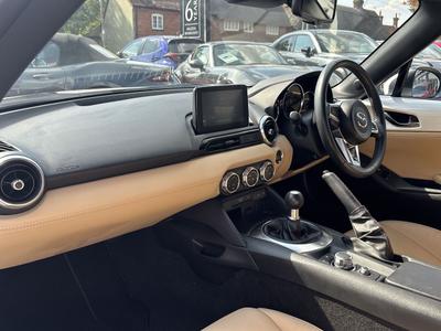 Mazda MX-5 Photo 24