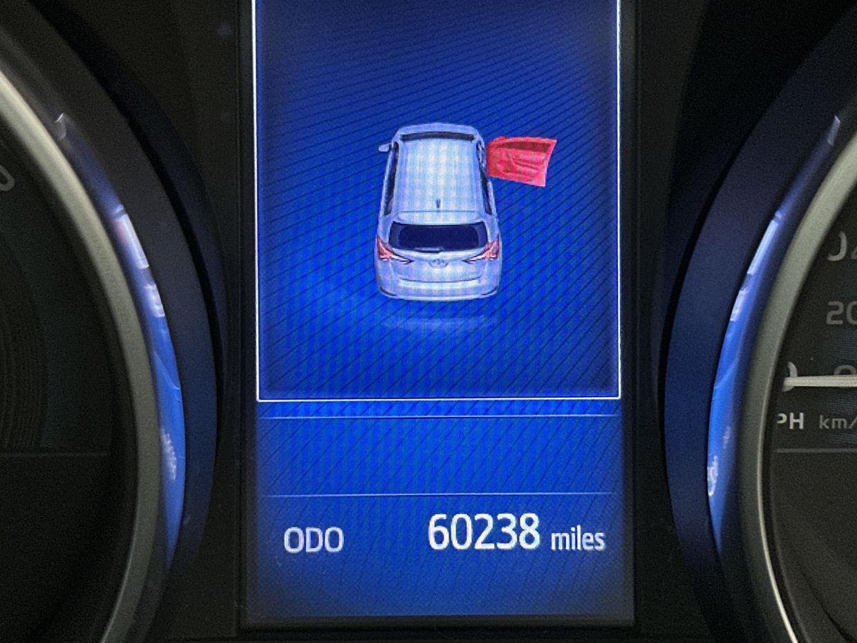 Toyota Auris Photo 8