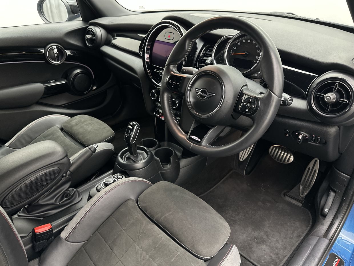 MINI HATCHBACK Photo 16