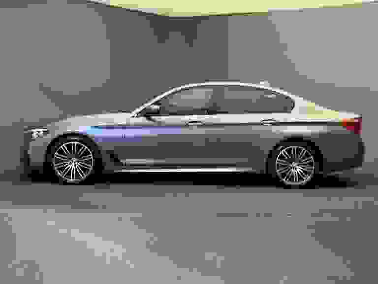BMW 5 SERIES Photo spincar-324144894cade96681cf308f1aab808969fe4810.jpg