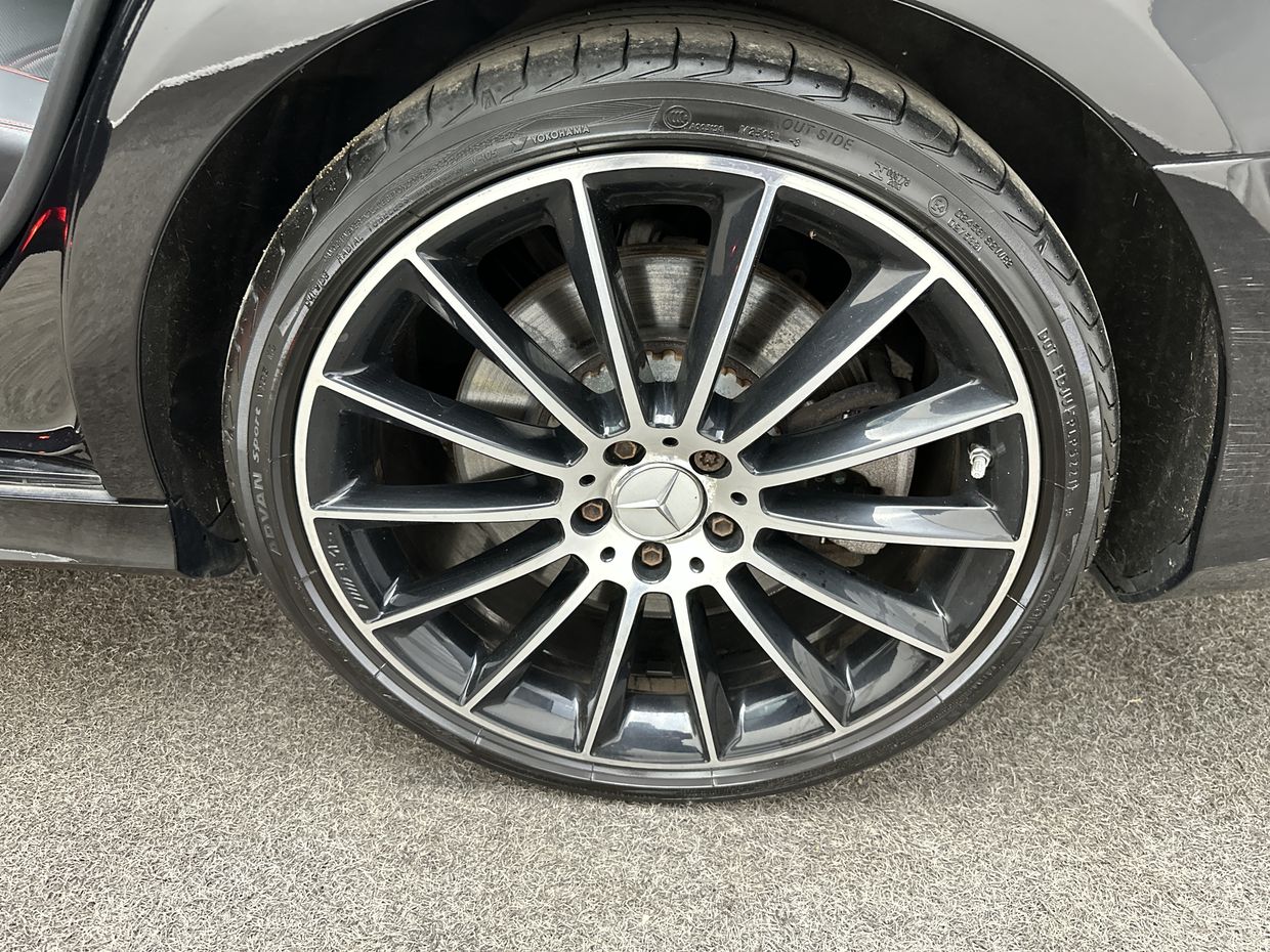 Mercedes-Benz E CLASS Photo 21