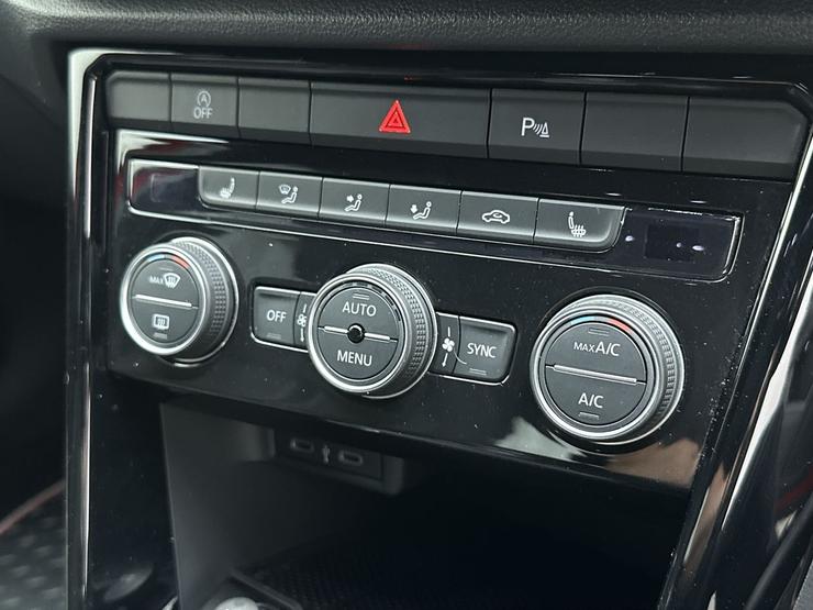 Volkswagen T-Roc Photo spincar-3923f125e7846be1f56071a96b735483206d09ae.jpg