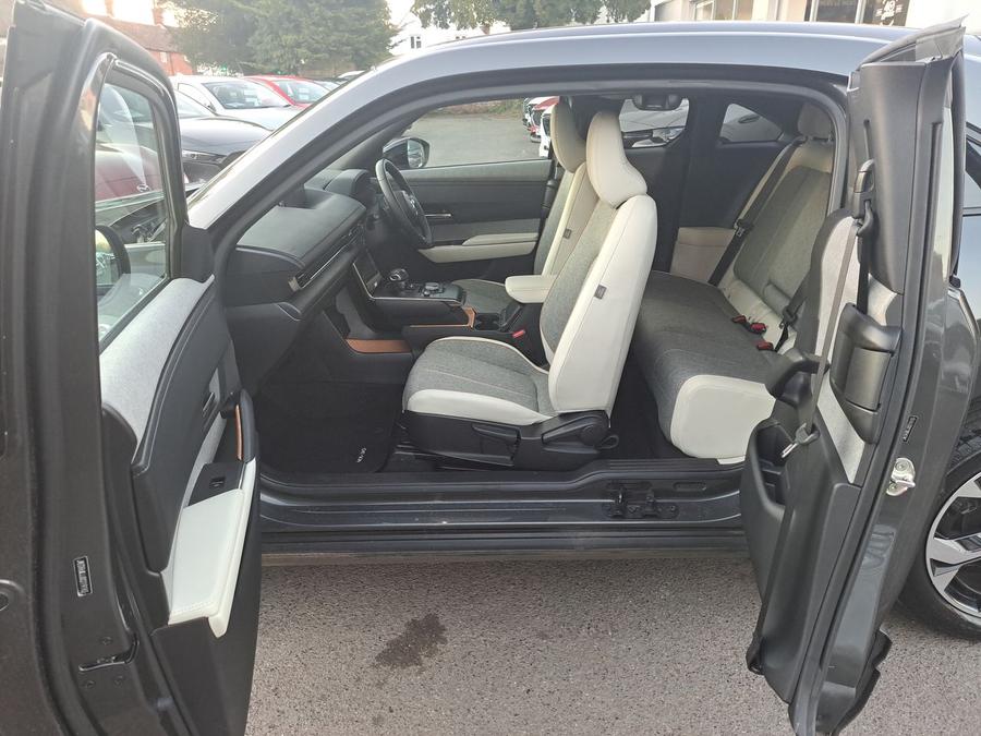 Mazda MX-30 Photo spincar-3a77ea4e1028569d94da29ae009e0ec6d873c431.jpg