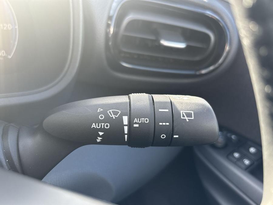 Mazda Mazda2 HYBRID Photo spincar-407c5cec73a8b3b40838ed20e2ebe654c30a3839.jpg