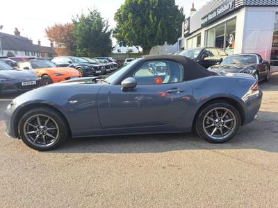 Mazda MX-5 Photo 16