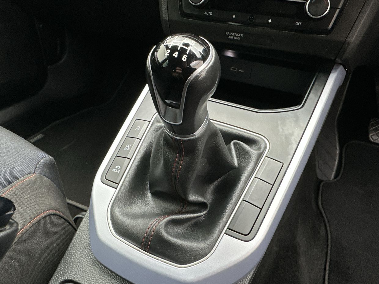 SEAT ARONA Photo 24