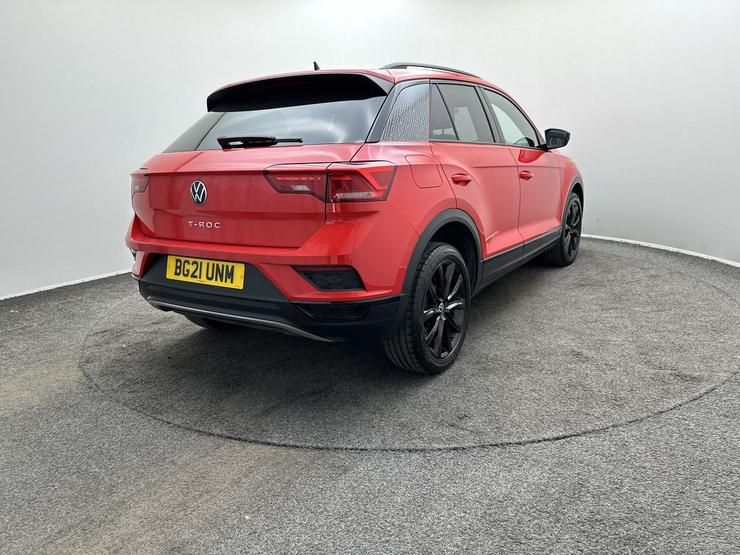 Volkswagen T-Roc Photo spincar-46b71dc35f58103489d01c46fb15bce153204723.jpg