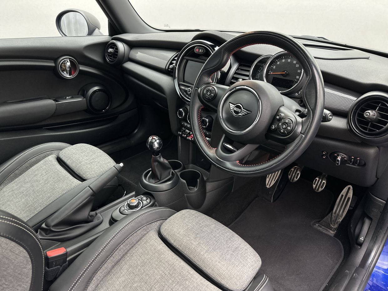 MINI Cooper Photo 15