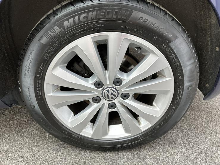 Volkswagen GOLF Photo spincar-4983f27dc8038683e9b3b8661344e58724c47b5a.jpg