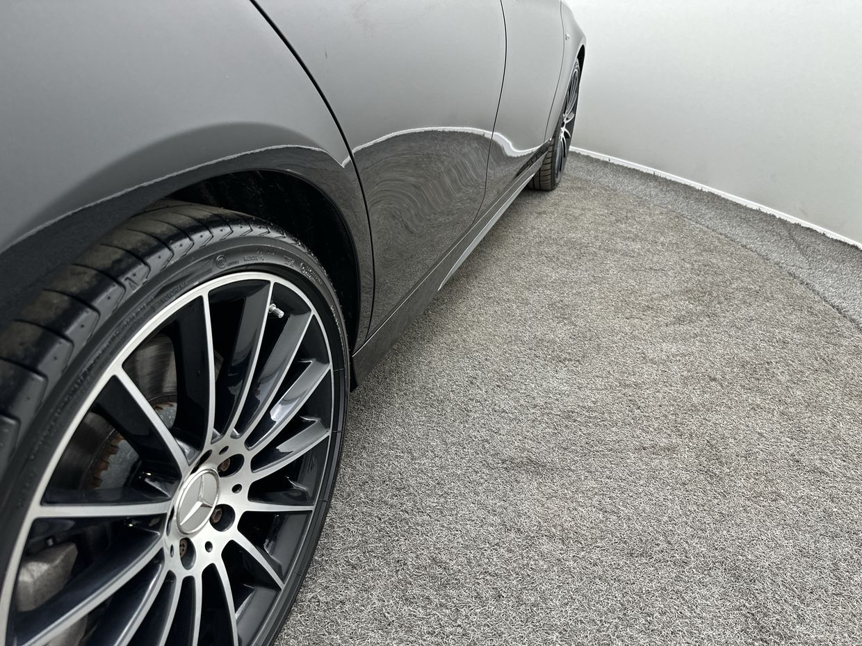 Mercedes-Benz E CLASS Photo 22