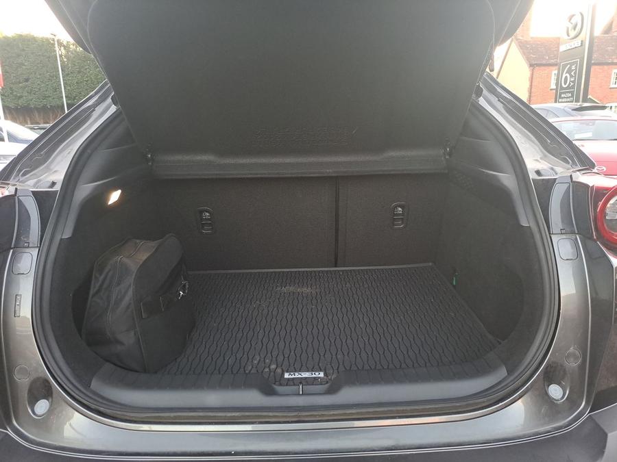 Mazda MX-30 Photo spincar-4bae4f63c09b4fba764902dbe616fcc56e73480a.jpg