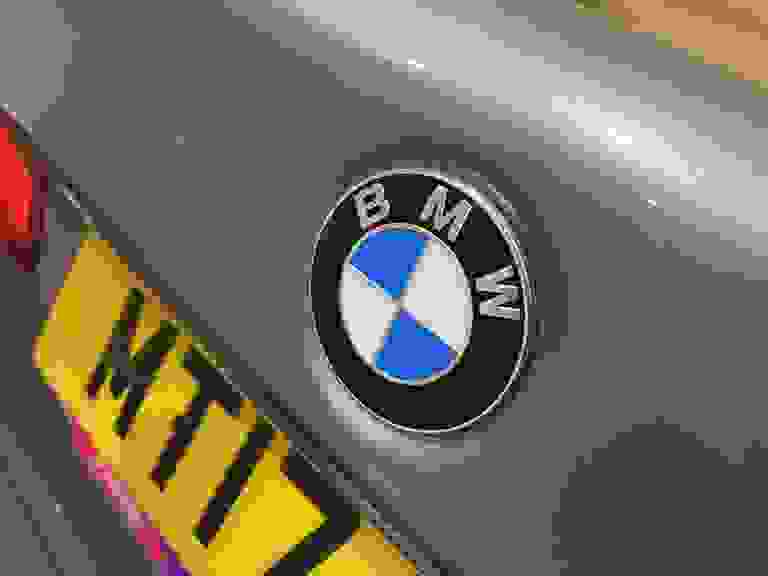 BMW 5 SERIES Photo spincar-4de0e86bd05c7458878bcf6b2de4e5636f8bd46f.jpg