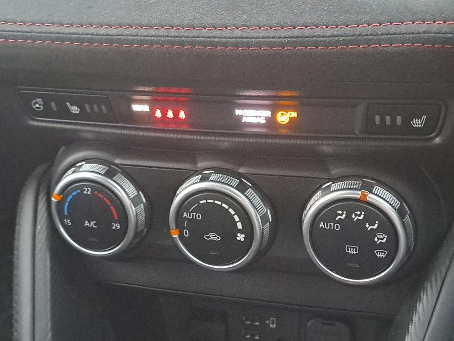 Mazda Mazda2 Photo spincar-4e833424bb00f3fda1900c599c1b1d43939b63e3.jpg