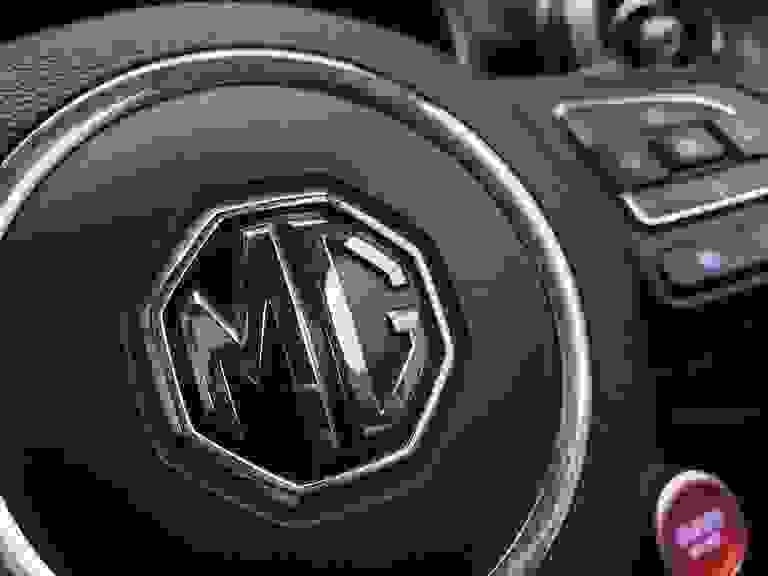 MG MG HS Photo spincar-526db9008188e5c8359a8a00b2c83d84bdb71351.jpg
