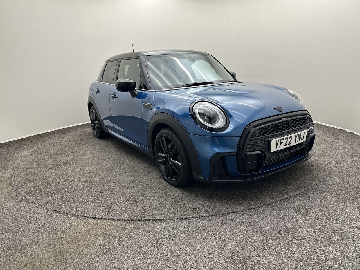 MINI HATCHBACK Photo 0