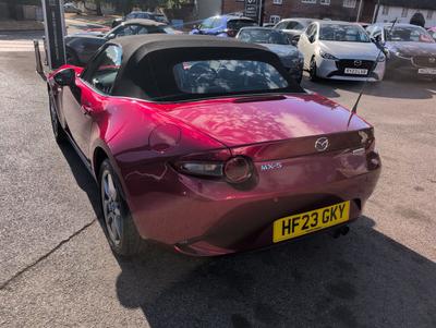 Mazda MX-5 Photo 15