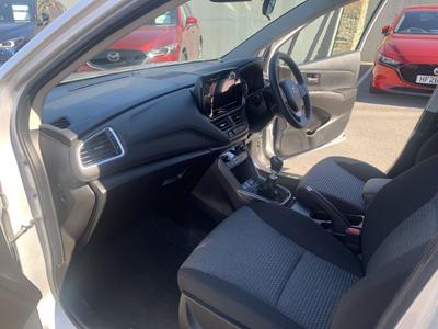 Suzuki S-Cross Photo 22