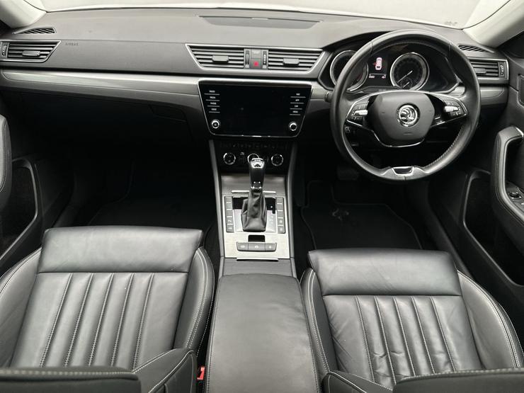 Skoda SUPERB Photo spincar-55c6941424bffbe40bae7e0afdf1676b078b48f9.jpg