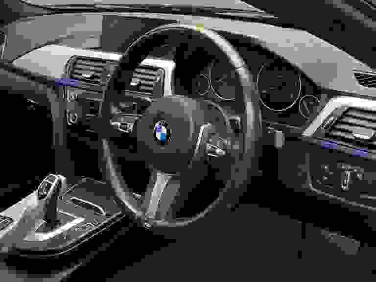 BMW 4 SERIES GRAN COUPE Photo spincar-5648d8a923354aeca57379ff1080a2077e02fe50.jpg