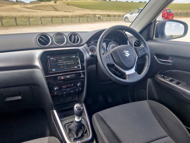Suzuki Vitara Photo spincar-56d6198df4dc055f9f4002370b1d0a0d41d32027.jpg