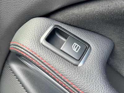 Mercedes-Benz GLA Photo 33