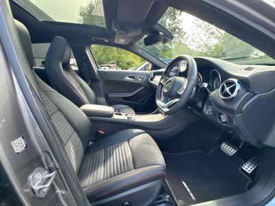 Mercedes-Benz GLA Photo 23