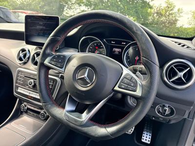Mercedes-Benz GLA Photo 22