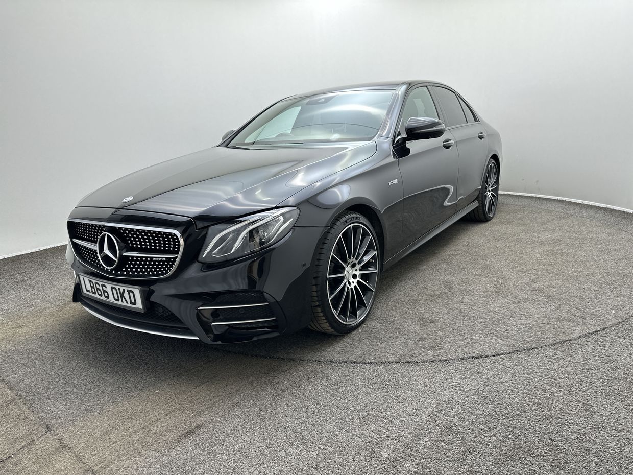 Mercedes-Benz E CLASS Photo 3