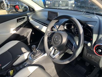 Mazda Mazda2 Photo 13