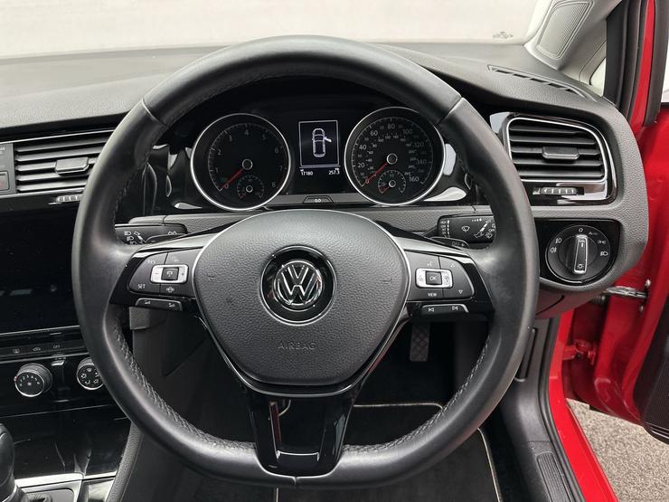 Volkswagen GOLF Photo spincar-615d3895167a9182d56f1f725bece5b4ff008528.jpg