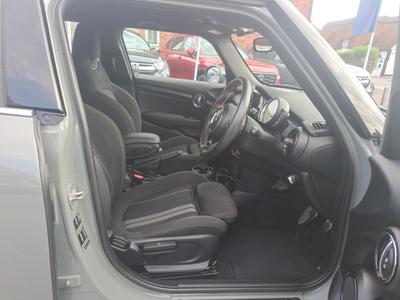 MINI Hatch Photo 20