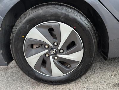 Hyundai IONIQ Photo 19