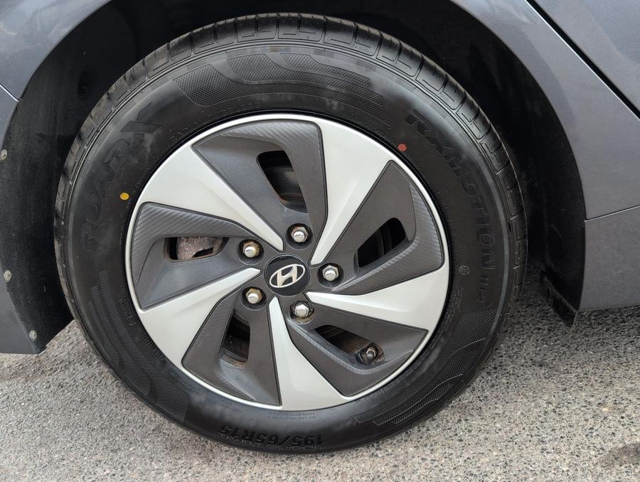 Hyundai IONIQ Photo spincar-67e2627e19e577acdf21e6cc6196e153e9b41d98.jpg