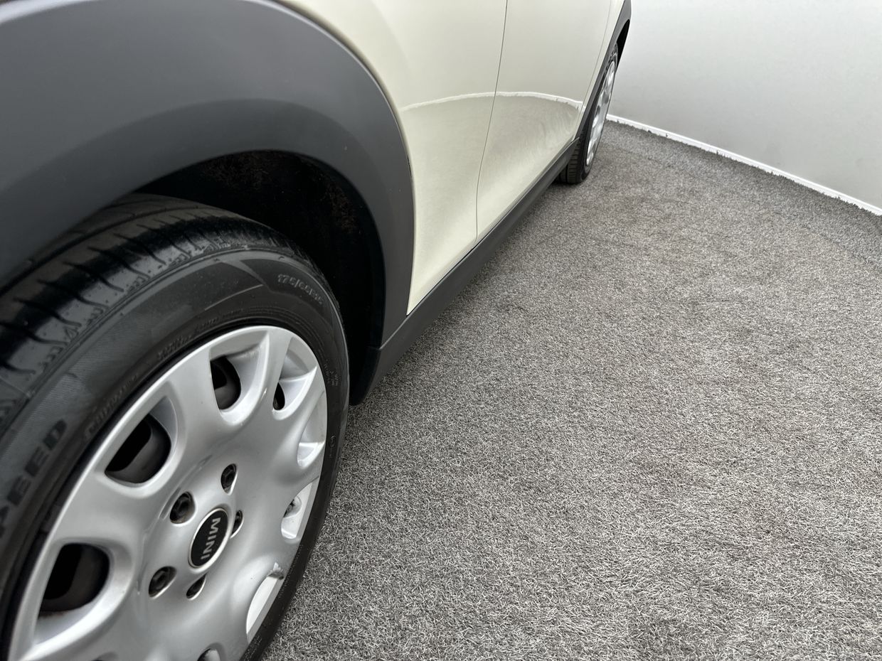 MINI One Photo 19