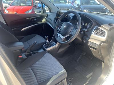 Suzuki S-Cross Photo 13