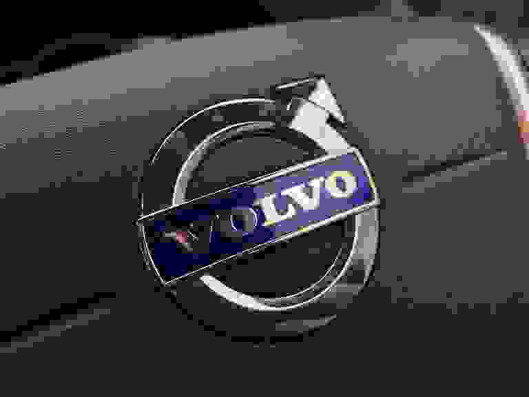VOLVO V60 Photo spincar-6c648f498fbb89bd9fc0e9858ea539564b96bbf5.jpg