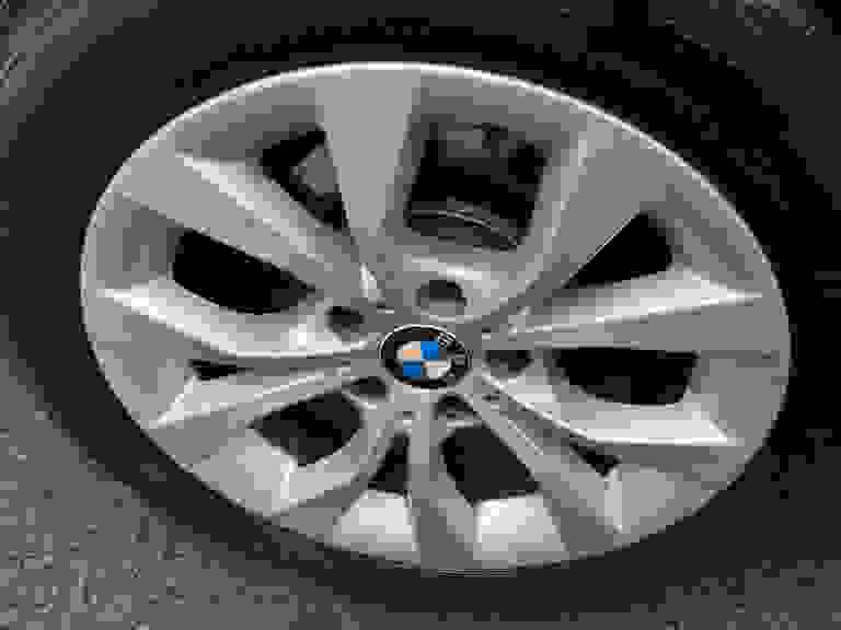 BMW X1 Photo spincar-6f29959918dbdcd6bb4c90d691330c4e5d40a7f3.jpg