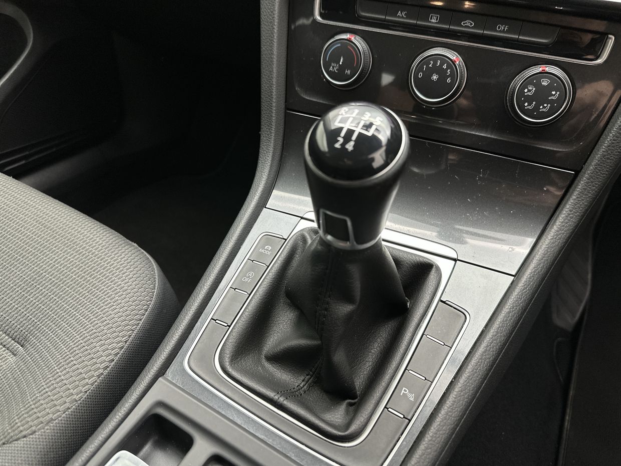 Volkswagen GOLF Photo 24